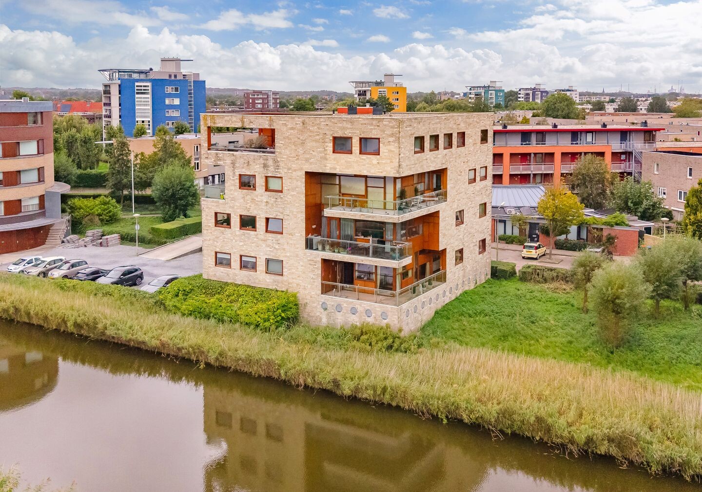 Appartement te koop: L. Springerstraat 120, Velserbroek