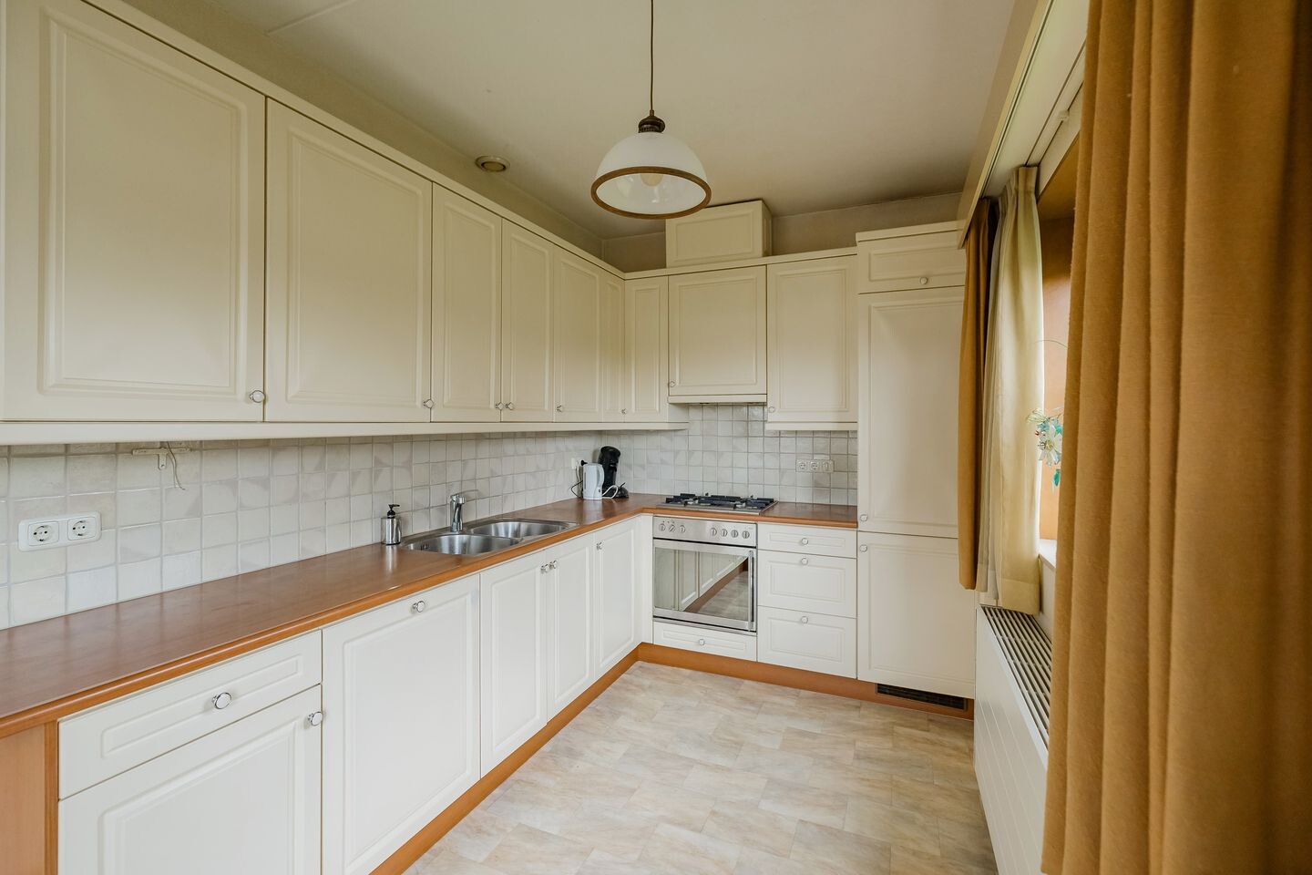 Appartement te koop: L. Springerstraat 120, Velserbroek