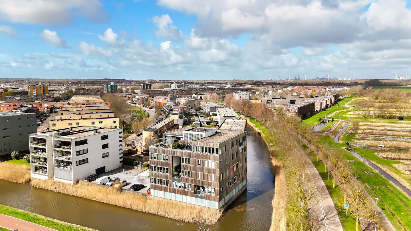 Appartement te koop: L. Springerstraat 252, Velserbroek