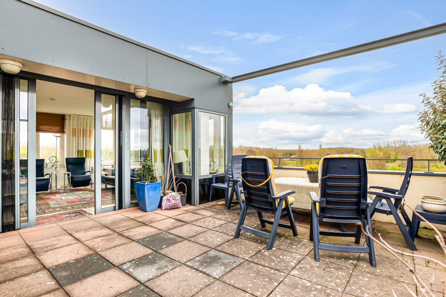 Appartement te koop: L. Springerstraat 252, Velserbroek