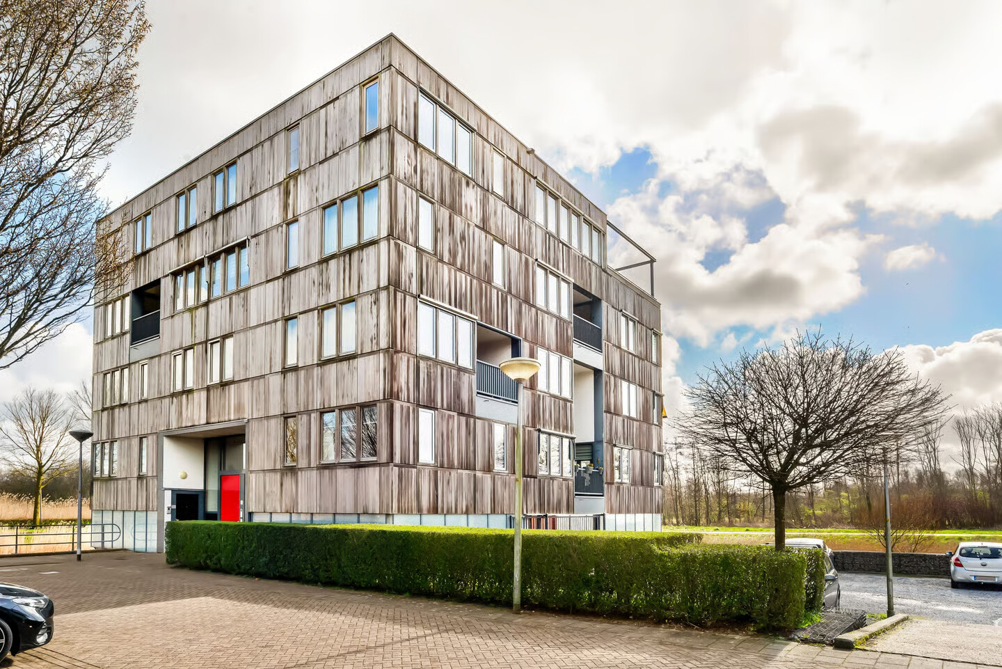 Appartement te koop: L. Springerstraat 252, Velserbroek