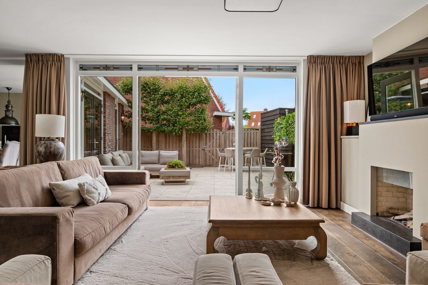 Hoekwoning te koop: A. Molletstraat 32, Velserbroek