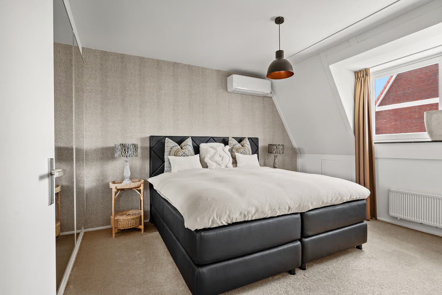 Hoekwoning te koop: A. Molletstraat 32, Velserbroek