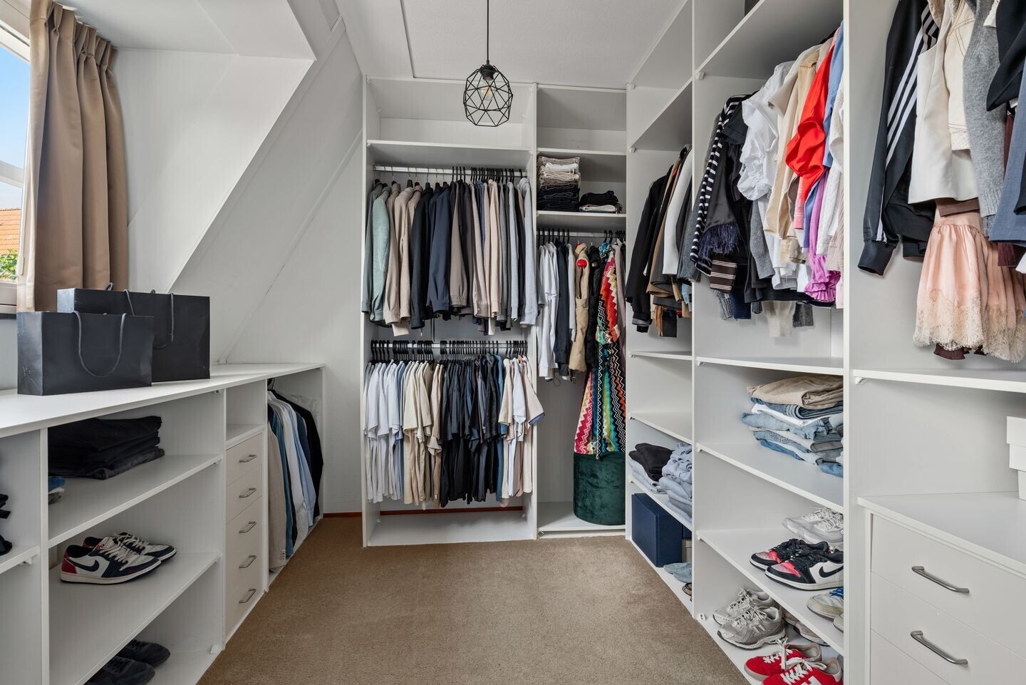 Hoekwoning te koop: A. Molletstraat 32, Velserbroek
