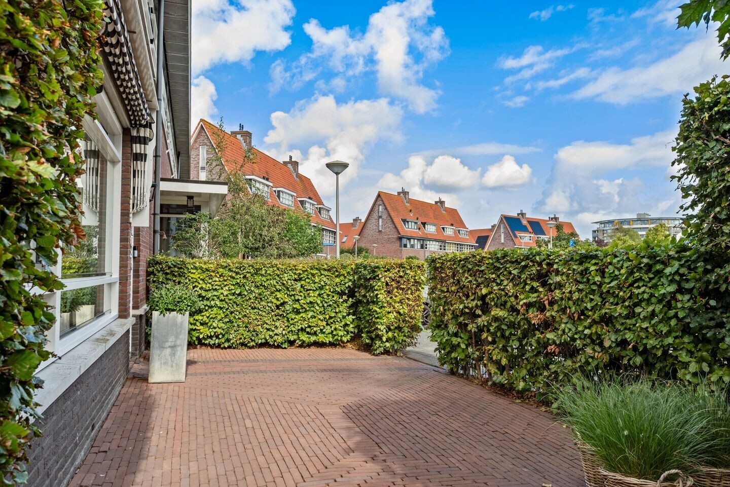 Hoekwoning te koop: A. Molletstraat 32, Velserbroek