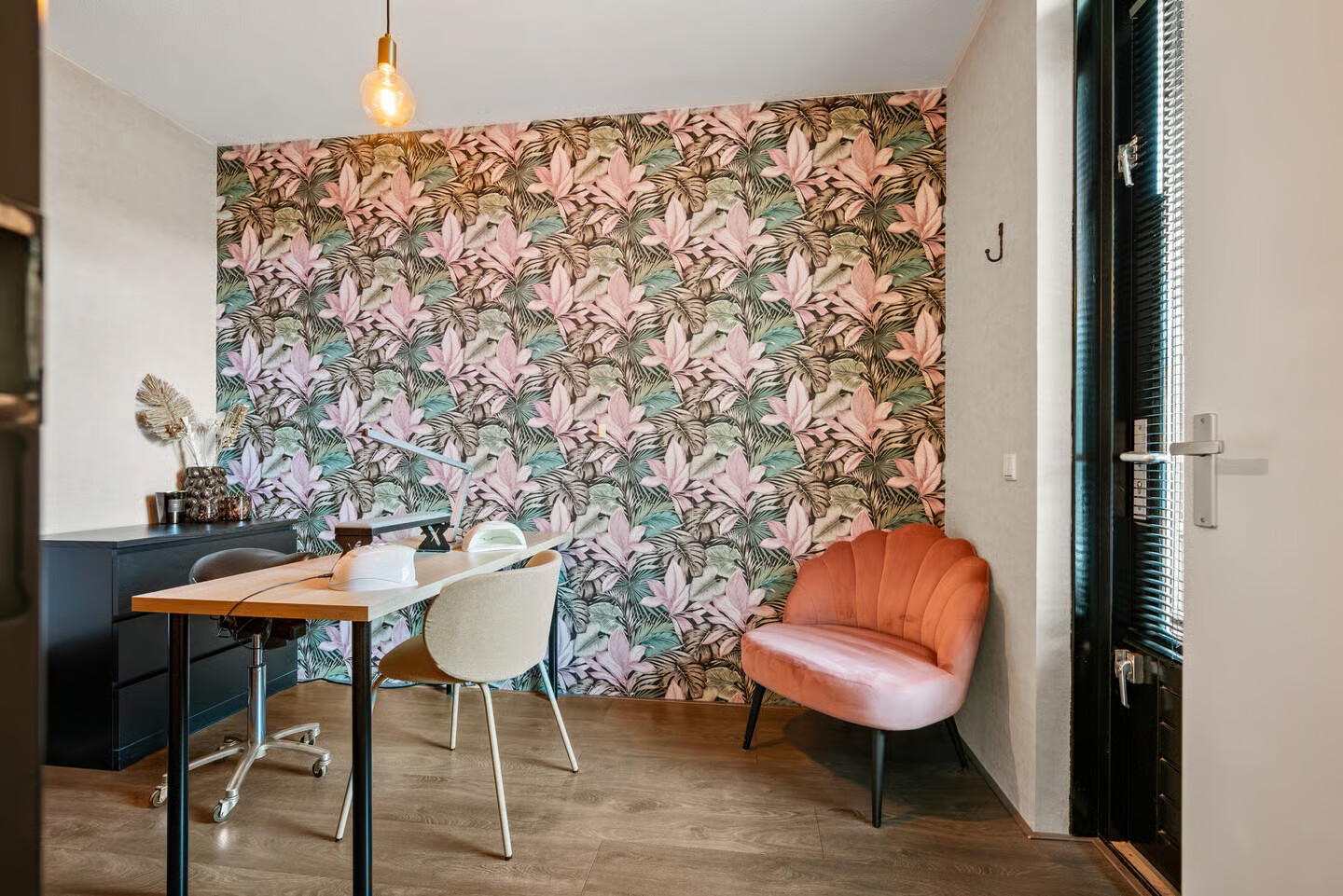 Hoekwoning te koop: A. Molletstraat 32, Velserbroek