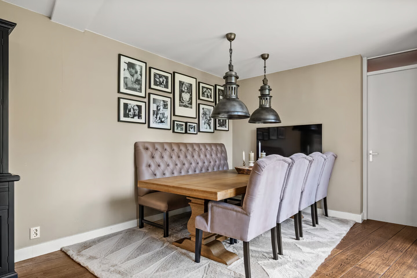 Hoekwoning te koop: A. Molletstraat 32, Velserbroek