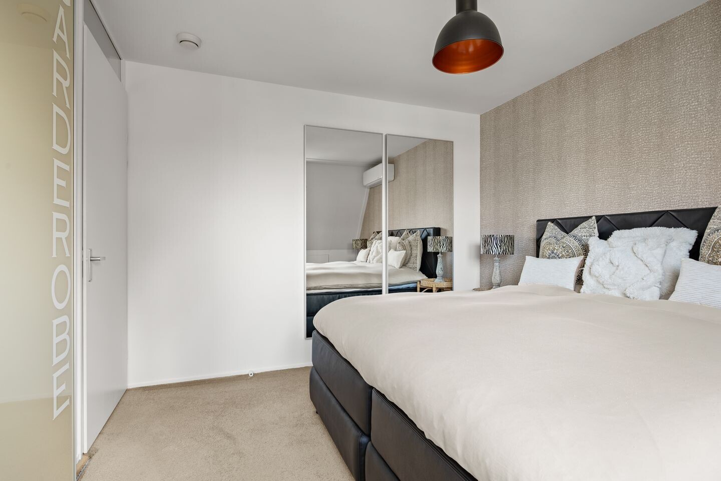 Hoekwoning te koop: A. Molletstraat 32, Velserbroek