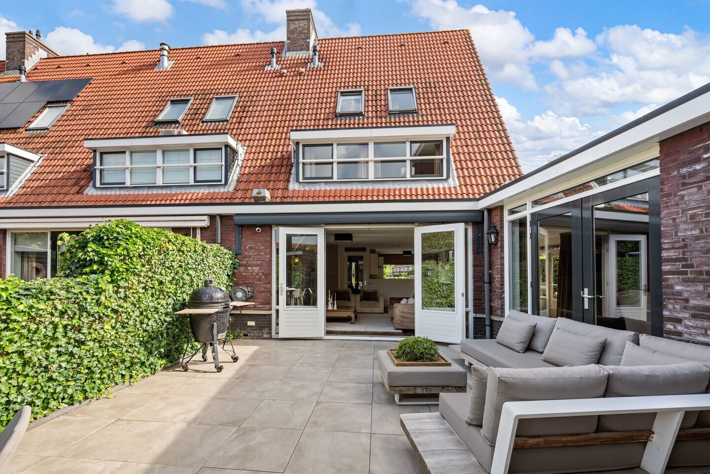Hoekwoning te koop: A. Molletstraat 32, Velserbroek