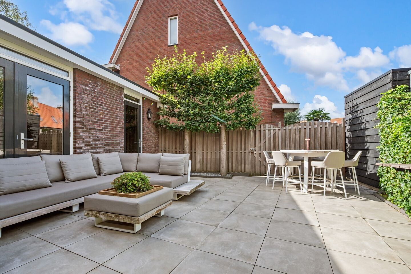 Hoekwoning te koop: A. Molletstraat 32, Velserbroek