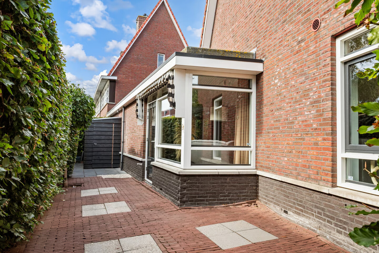 Hoekwoning te koop: A. Molletstraat 32, Velserbroek