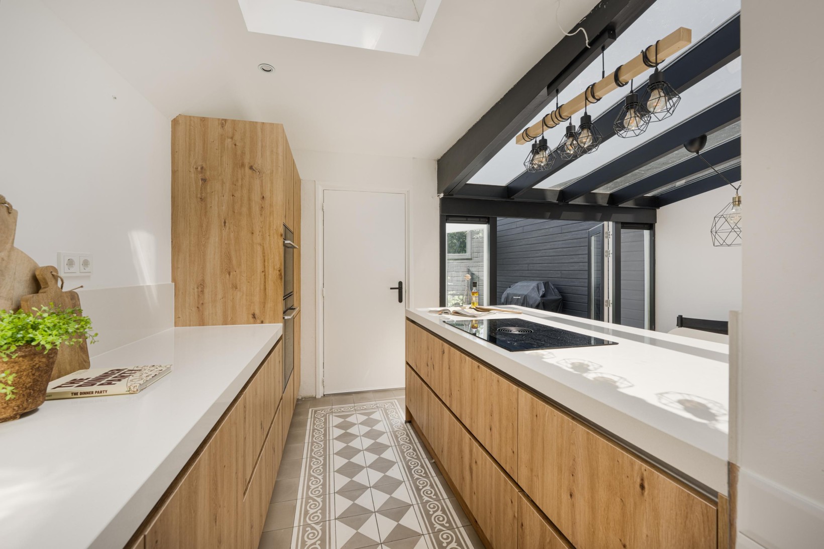 Tussenwoning te koop: Van 't Hoffstraat 4, Haarlem