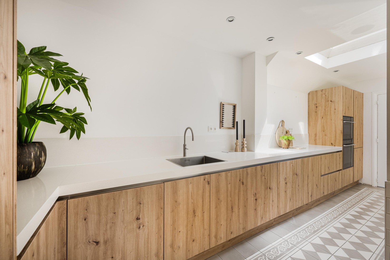 Tussenwoning te koop: Van 't Hoffstraat 4, Haarlem