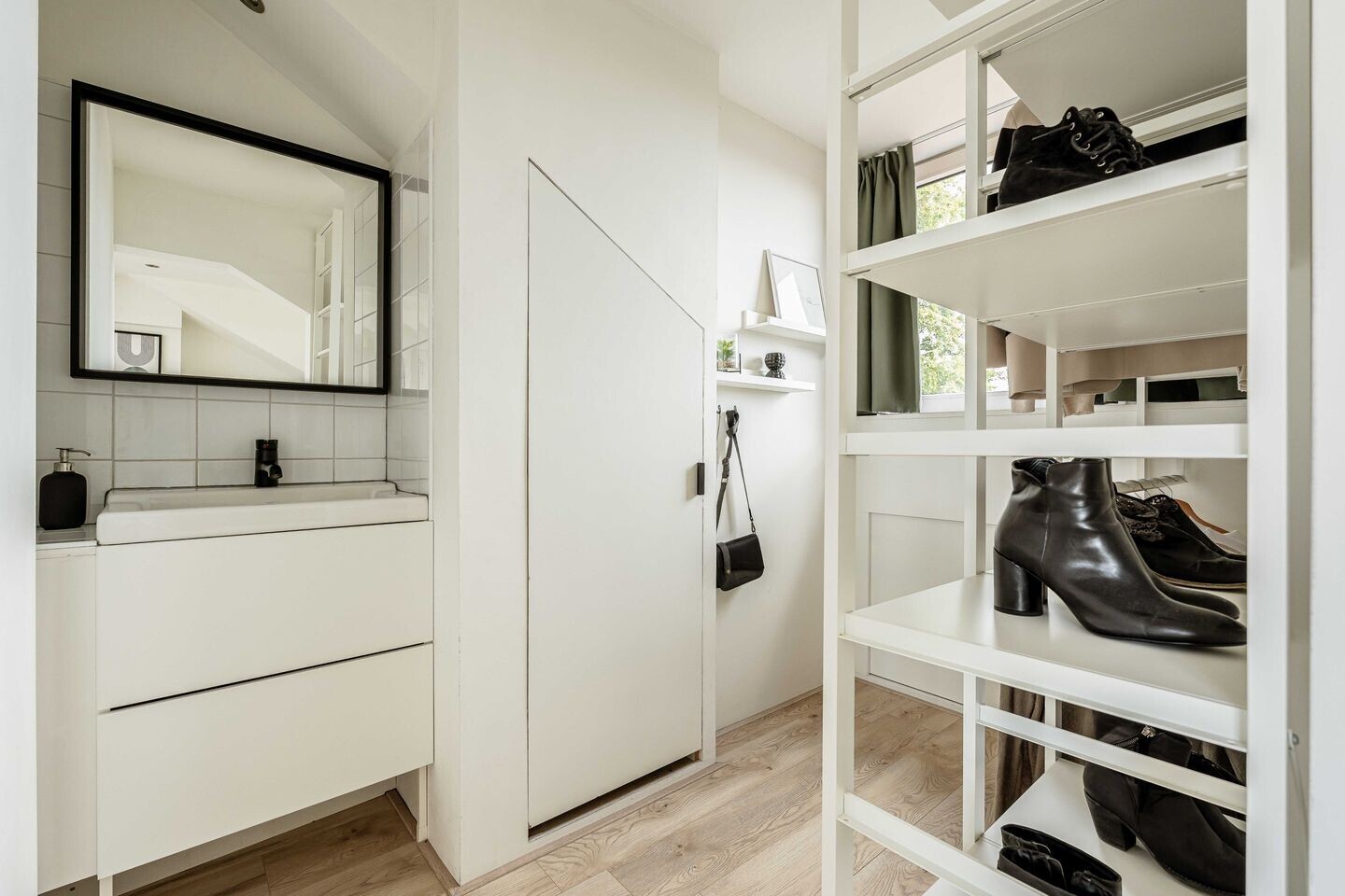 Tussenwoning te koop: Gibraltarstraat 18, Haarlem