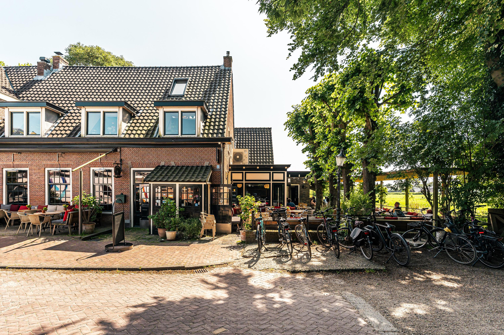 Tussenwoning te koop: Van Twiskplein 3, Haarlem