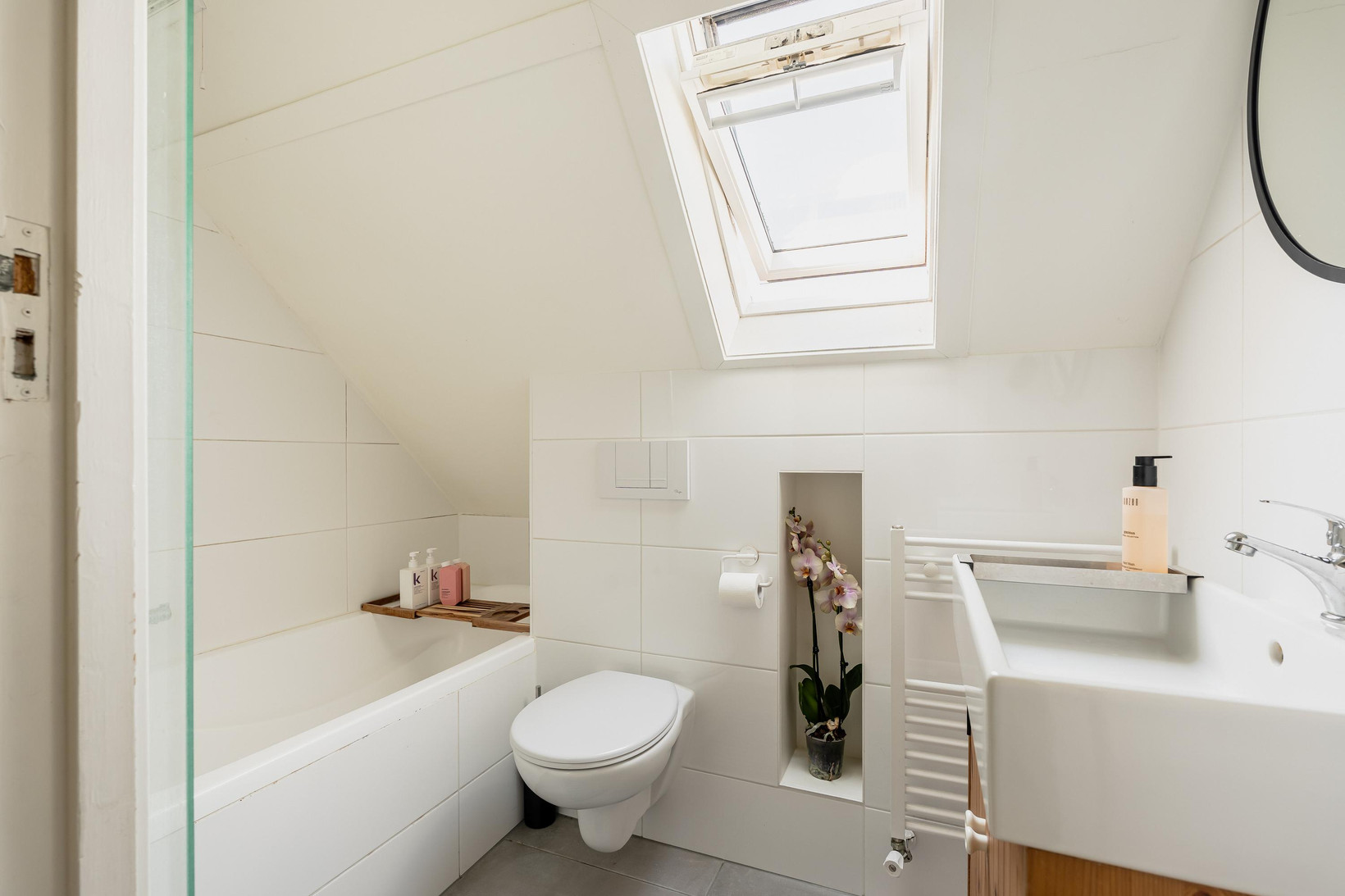 Tussenwoning te koop: Van Twiskplein 3, Haarlem