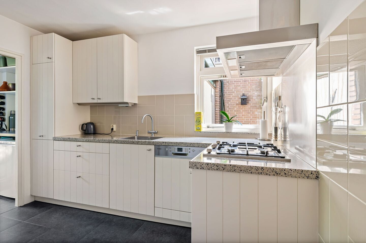 Tussenwoning te koop: Wegedoornweg 5, Haarlem