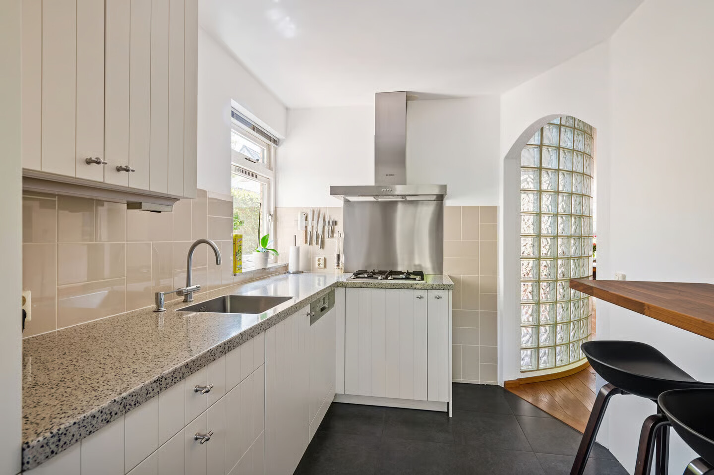 Tussenwoning te koop: Wegedoornweg 5, Haarlem