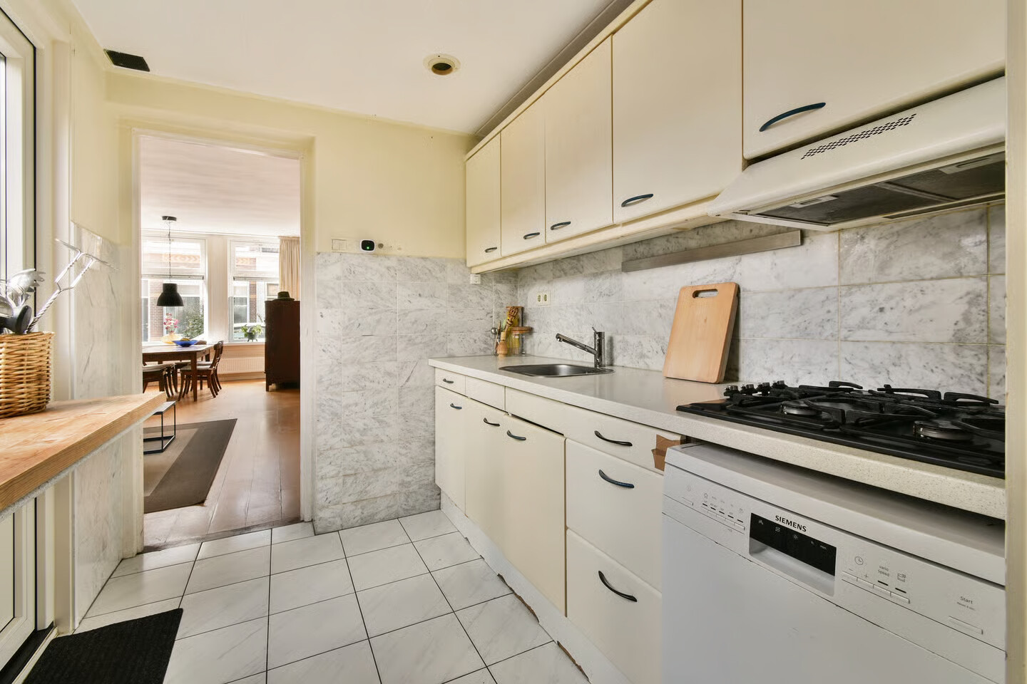 Tussenwoning te koop: Generaal Bothastraat 18, Haarlem