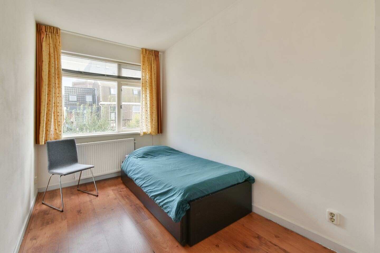 Tussenwoning te koop: Generaal Bothastraat 18, Haarlem