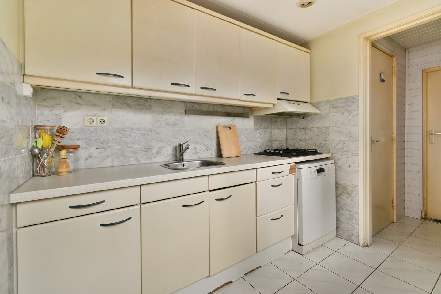 Tussenwoning te koop: Generaal Bothastraat 18, Haarlem