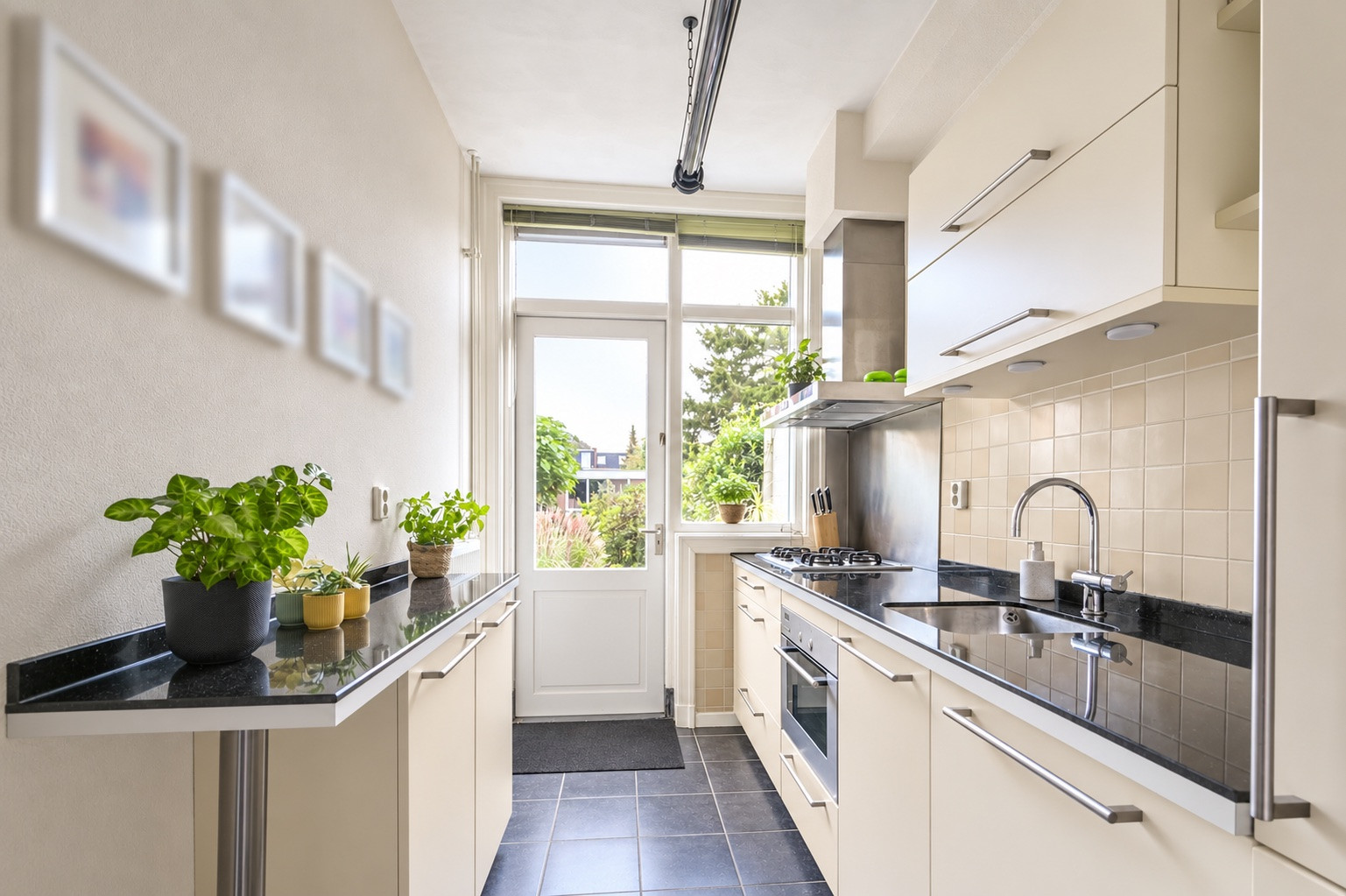 Tussenwoning te koop: Middenweg 14, Haarlem