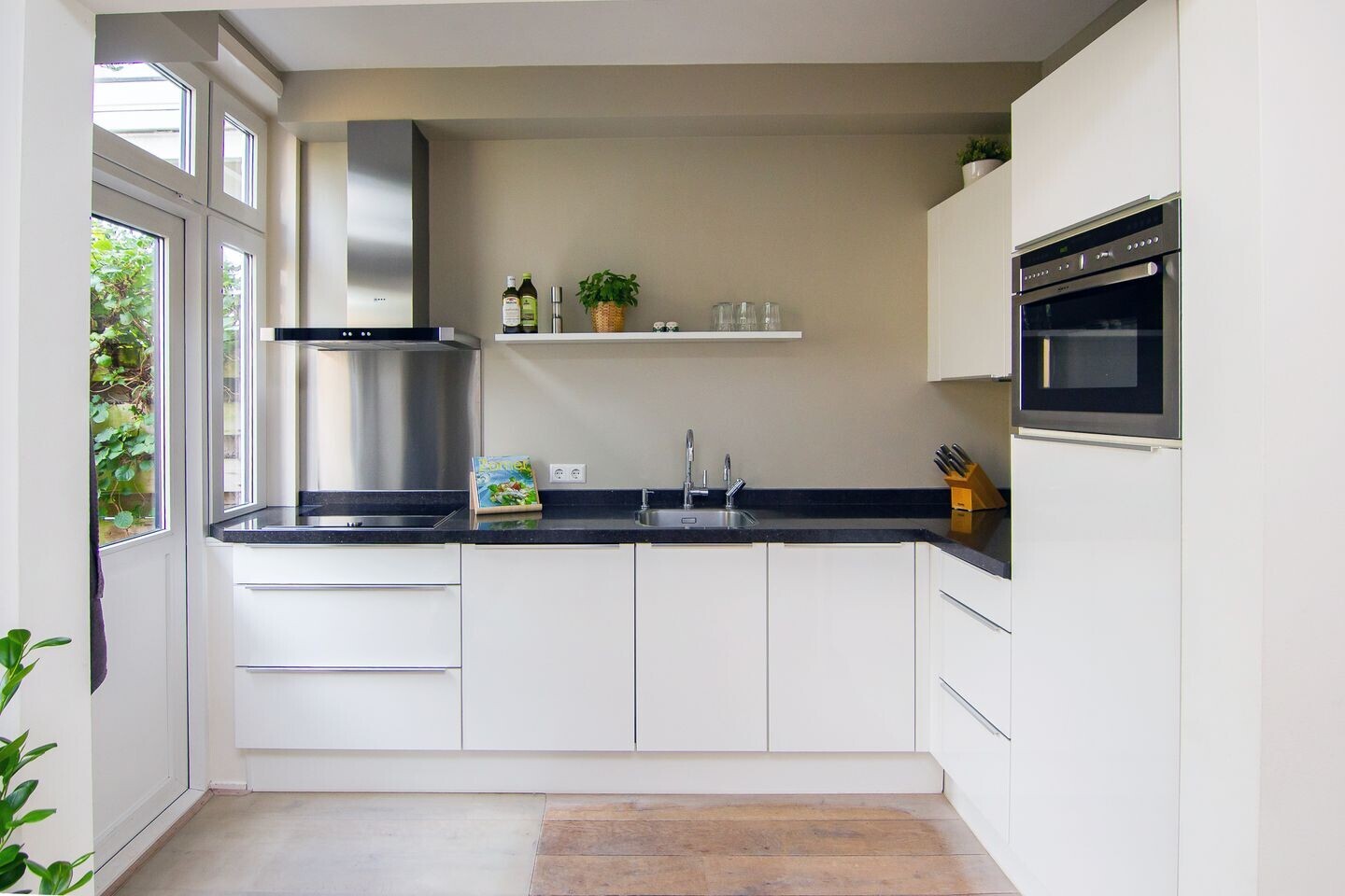 Tussenwoning te koop: Voorduinstraat 30, Haarlem