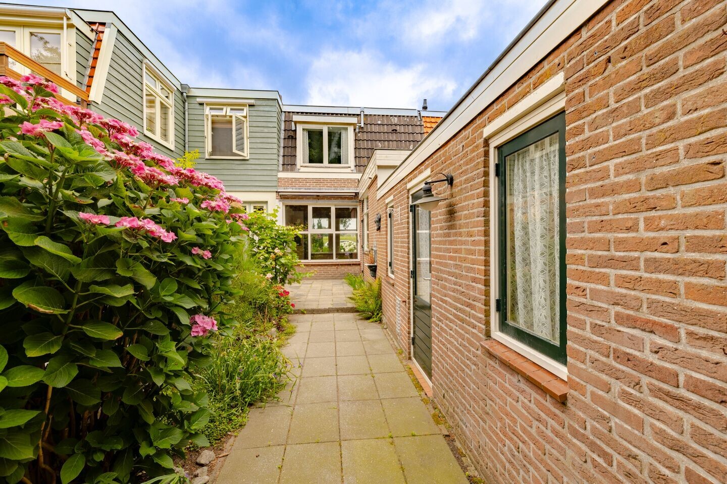 Tussenwoning te koop: Slaperdijkweg 64, Haarlem