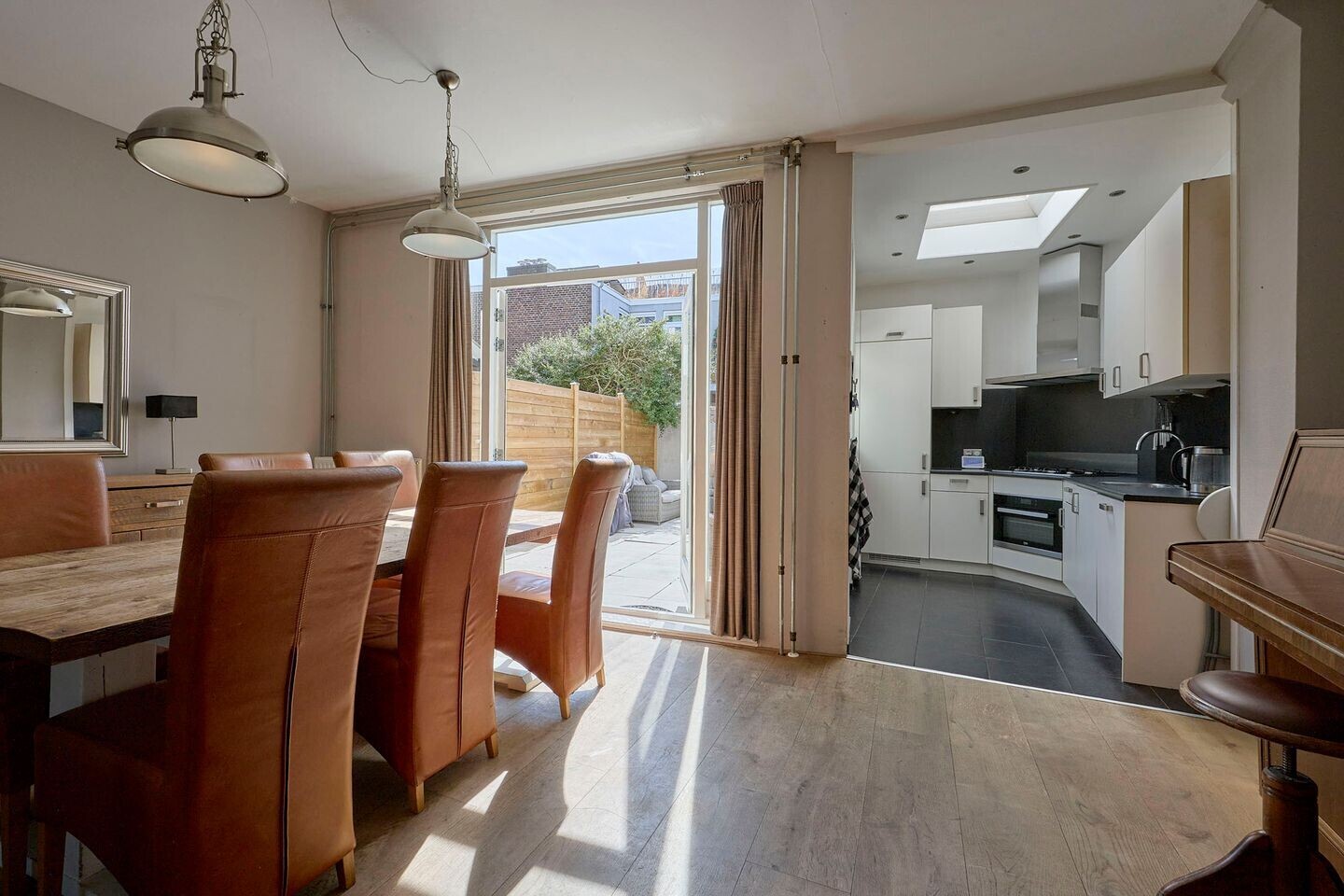 Tussenwoning te koop: Friezenstraat 18, Haarlem