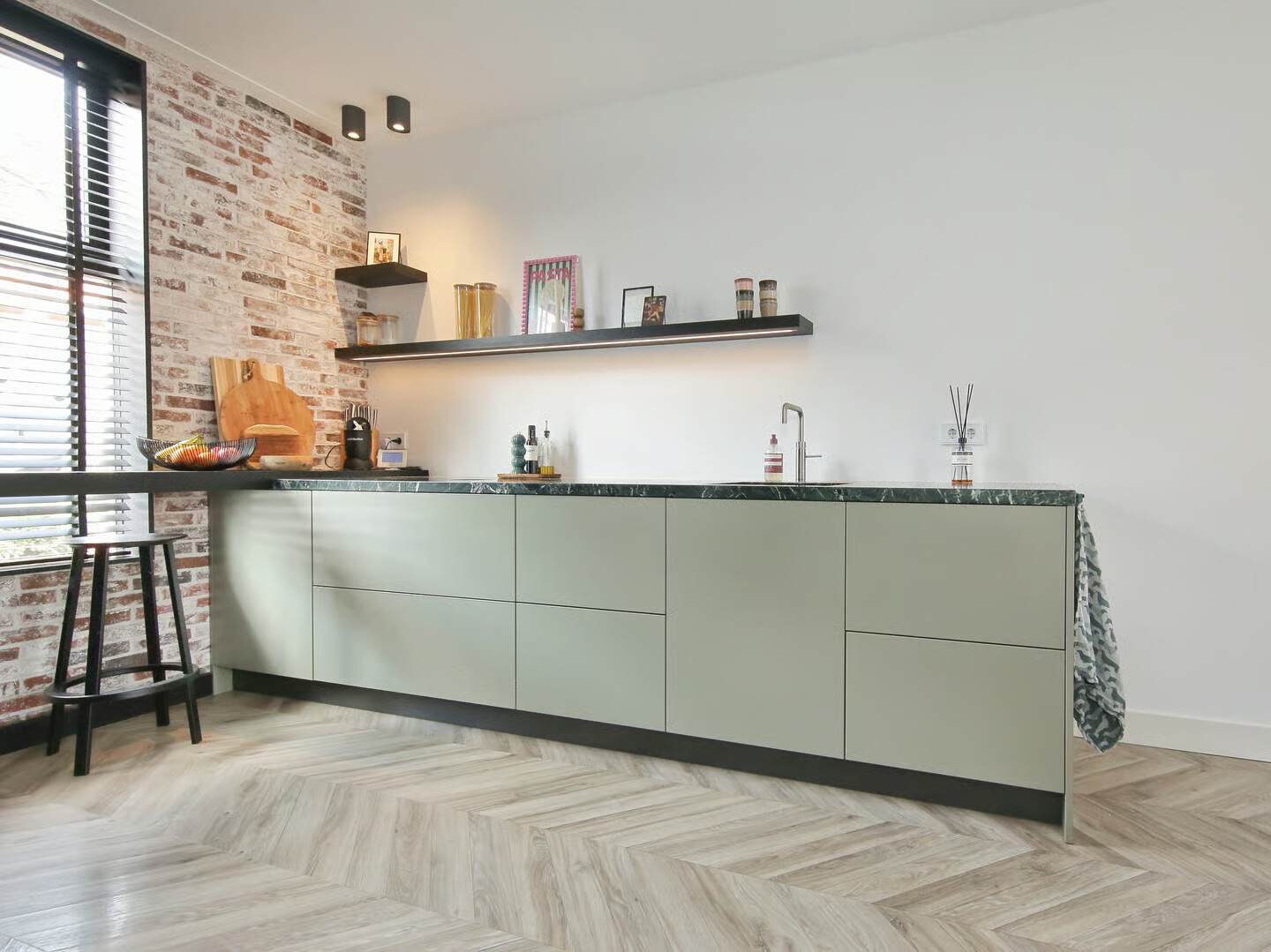 Hoekwoning te koop: Bisschop Ottostraat 35, Haarlem