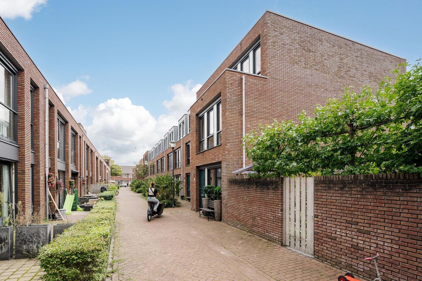 Hoekwoning te koop: Nico Andriessenstraat 16, Haarlem