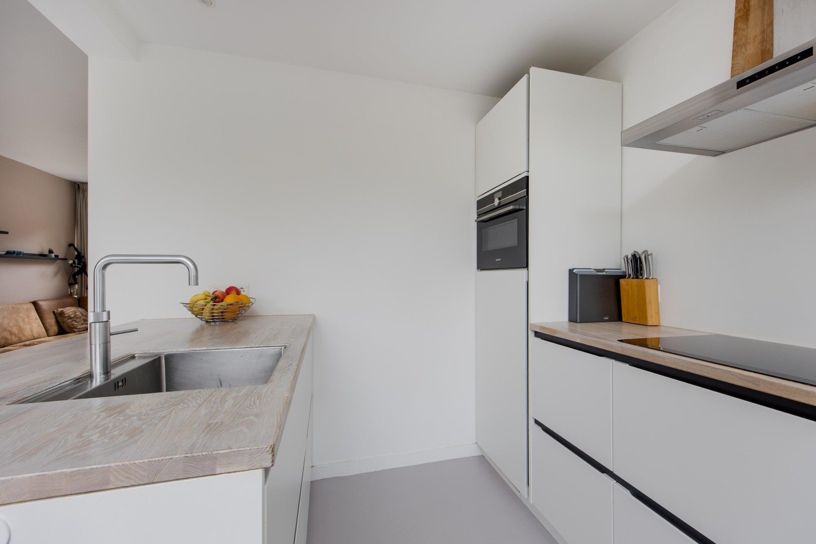 Tussenwoning te koop: Oostenrijklaan 49, Haarlem