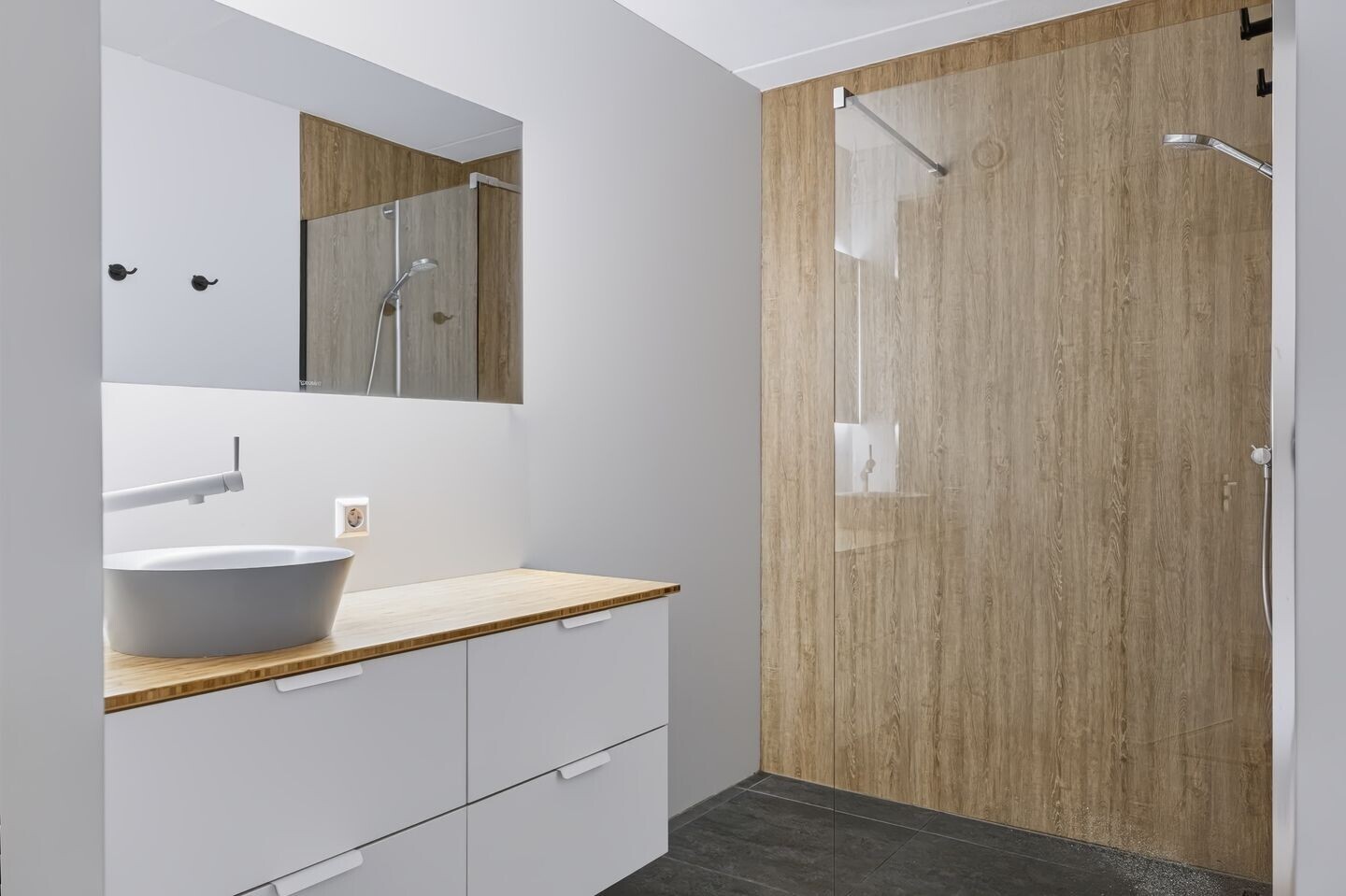 Hoekwoning te koop: Dragonstraat 1, Haarlem