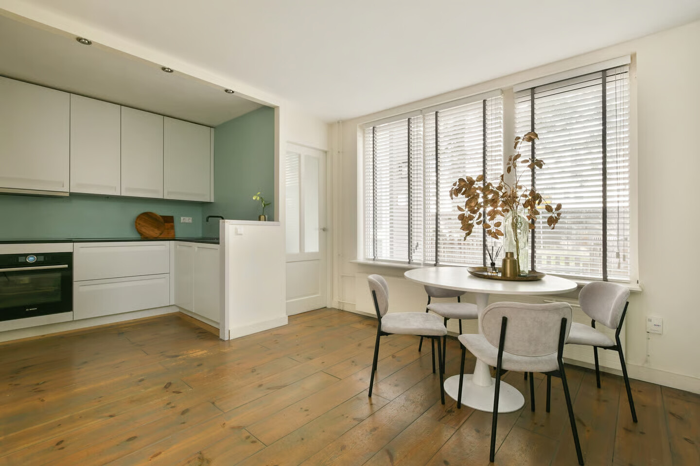 Hoekwoning te koop: Van Beverwijckstraat 8, Haarlem