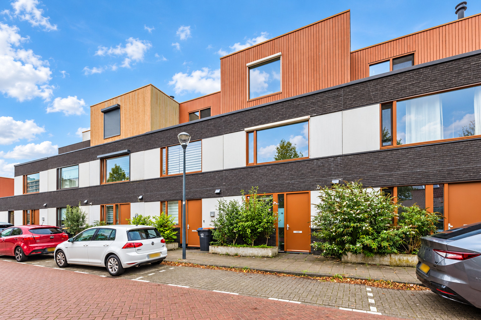 Tussenwoning te koop: Ingen-Houszstraat 10, Haarlem