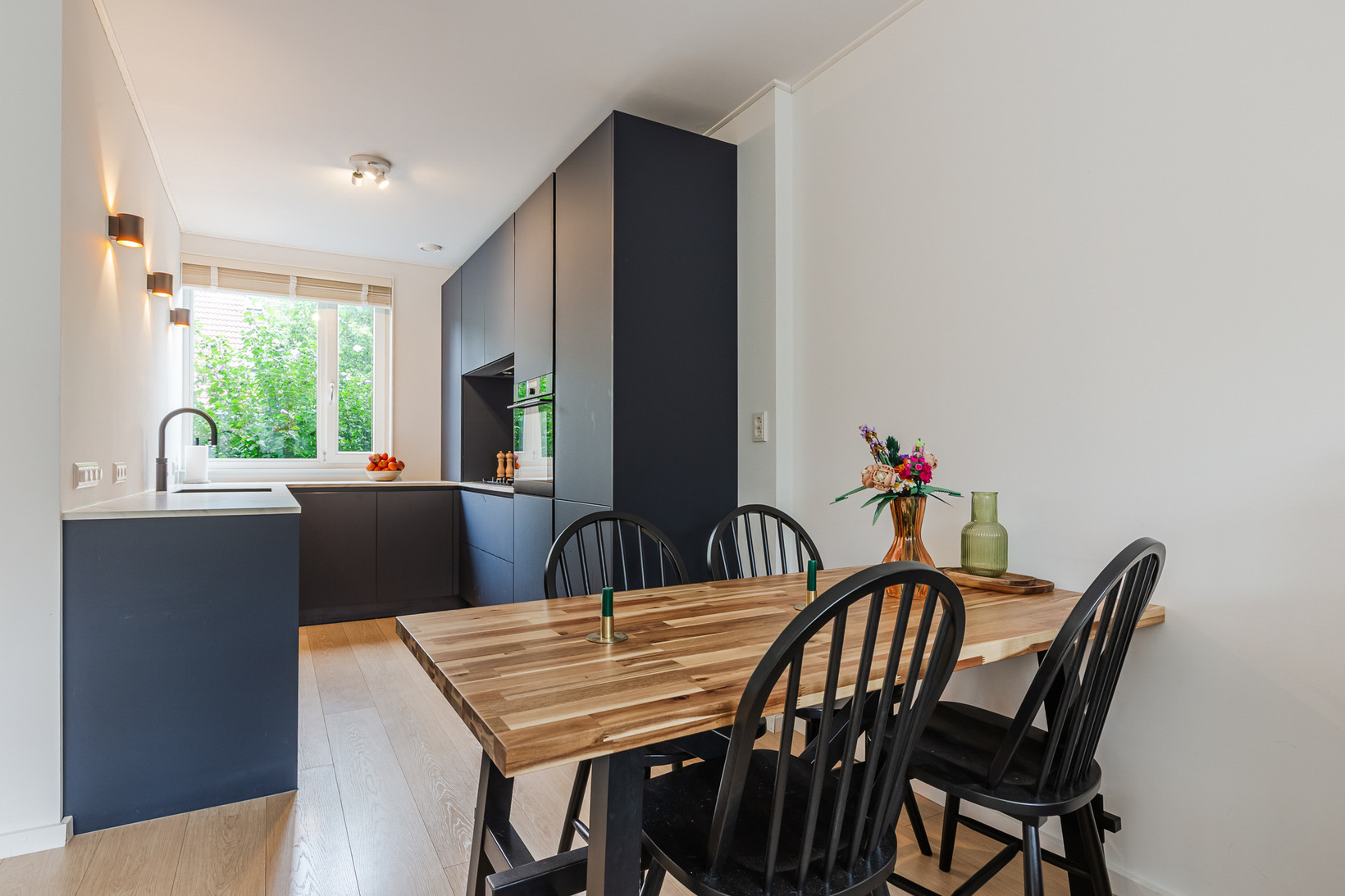 Tussenwoning te koop: Ingen-Houszstraat 10, Haarlem