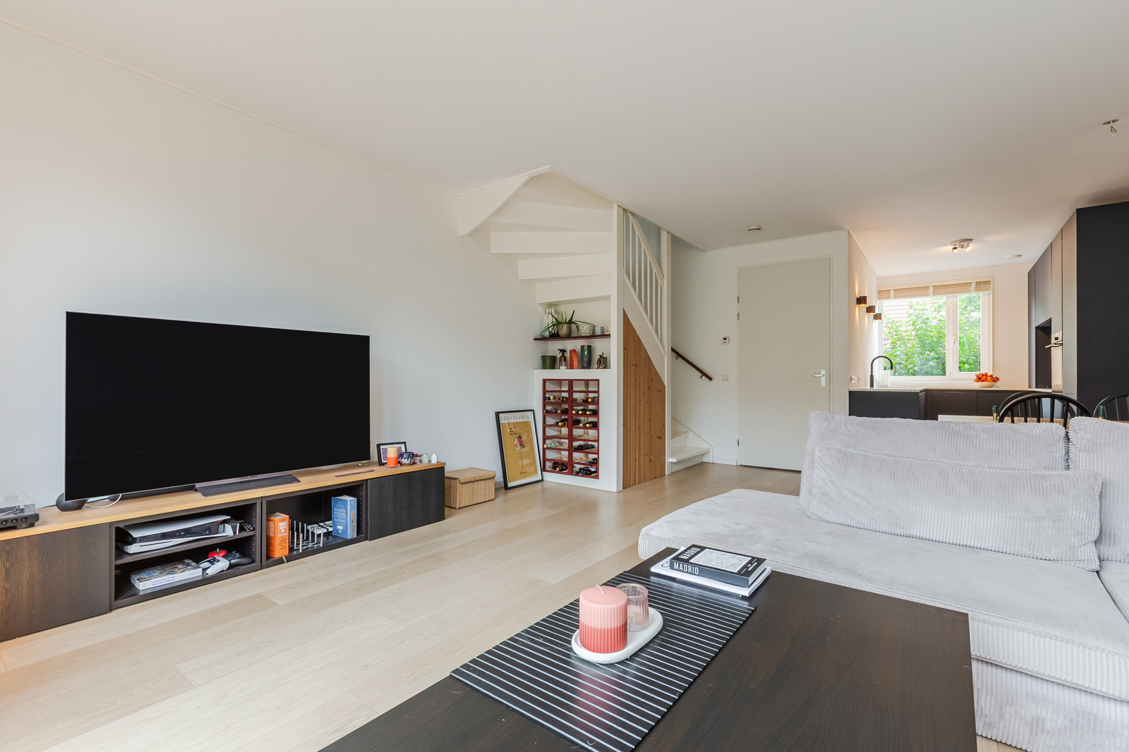 Tussenwoning te koop: Ingen-Houszstraat 10, Haarlem