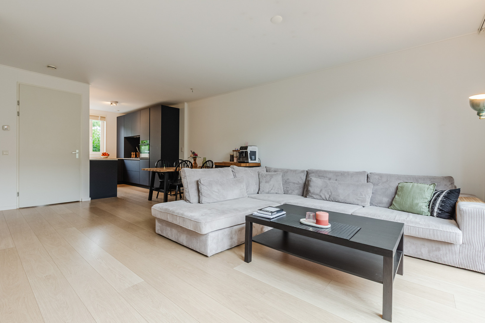 Tussenwoning te koop: Ingen-Houszstraat 10, Haarlem