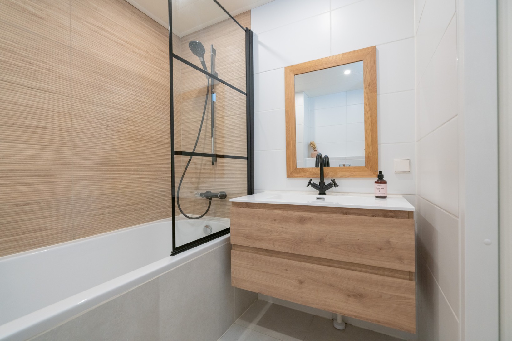 Hoekwoning te koop: Beveland 67, Haarlem