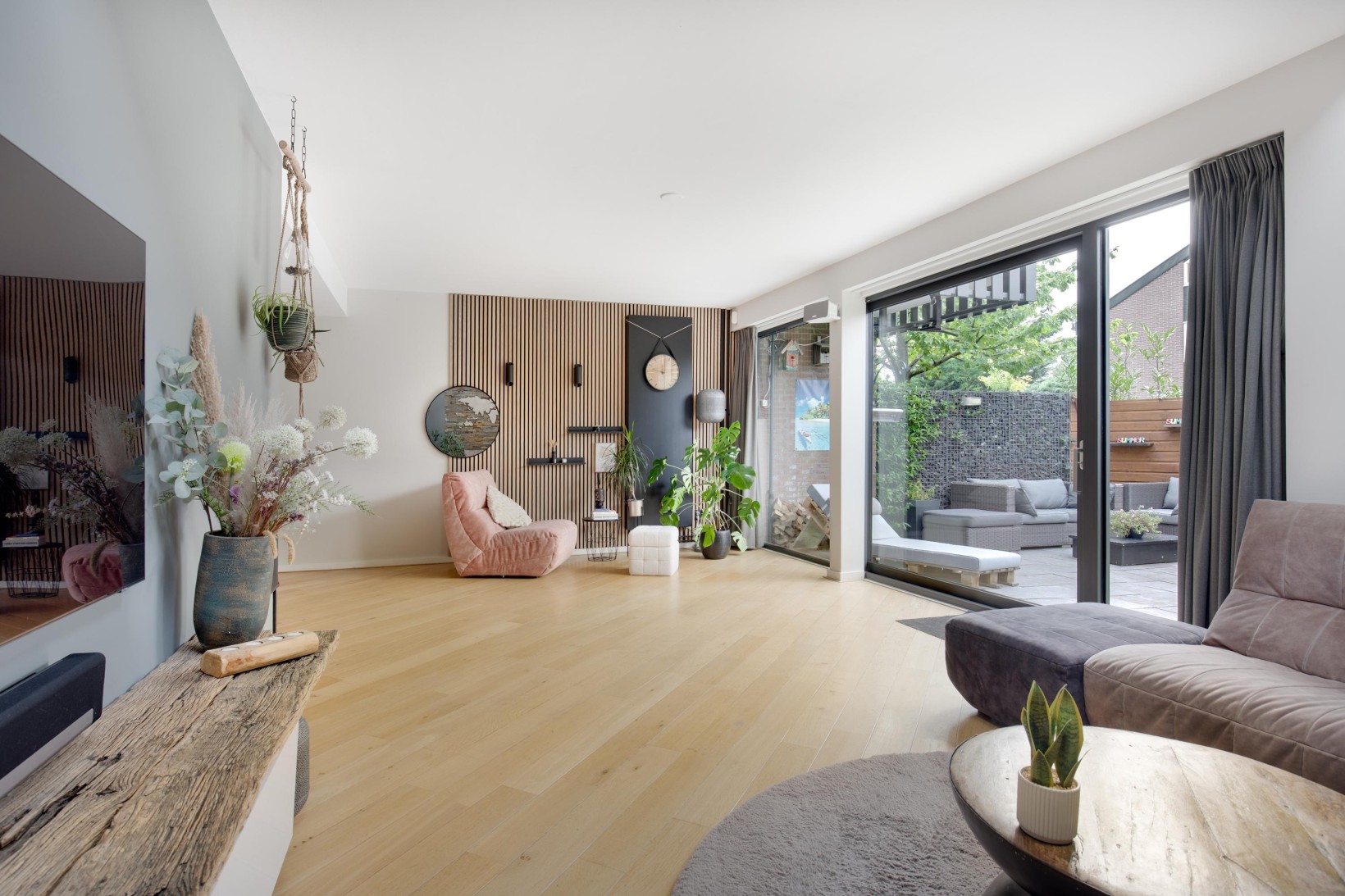 Twee-onder-één-kap te koop: Meiendel 24, Haarlem
