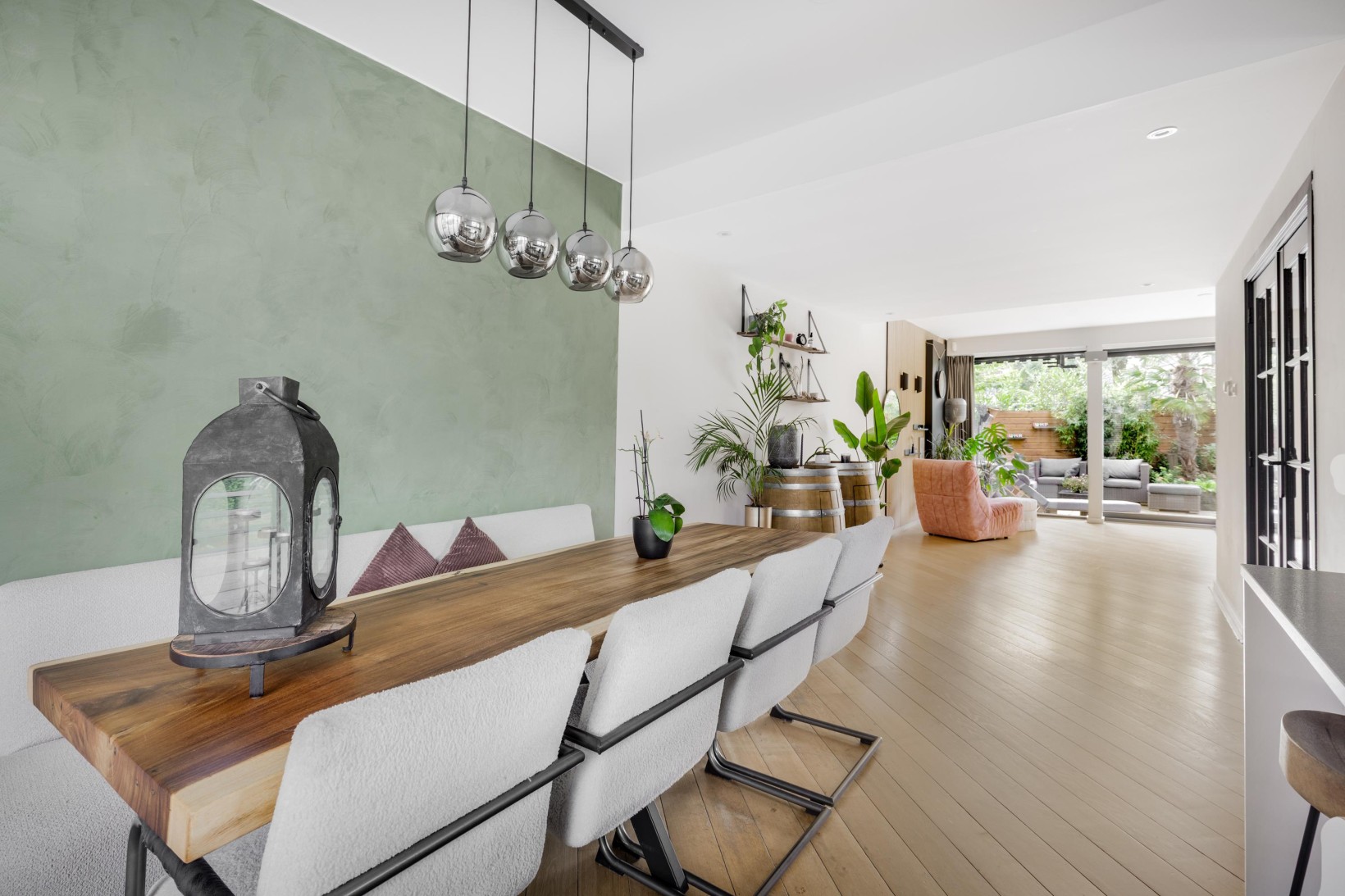 Twee-onder-één-kap te koop: Meiendel 24, Haarlem