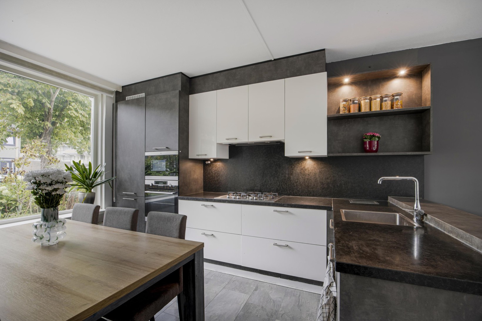 Tussenwoning te koop: Jan van Zutphenstraat 22, Haarlem