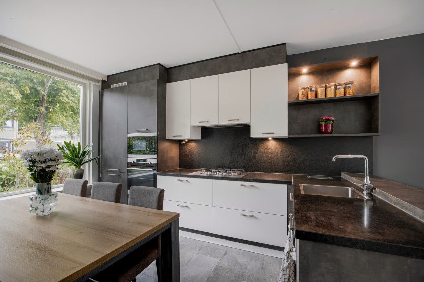 Tussenwoning te koop: Jan van Zutphenstraat 22, Haarlem