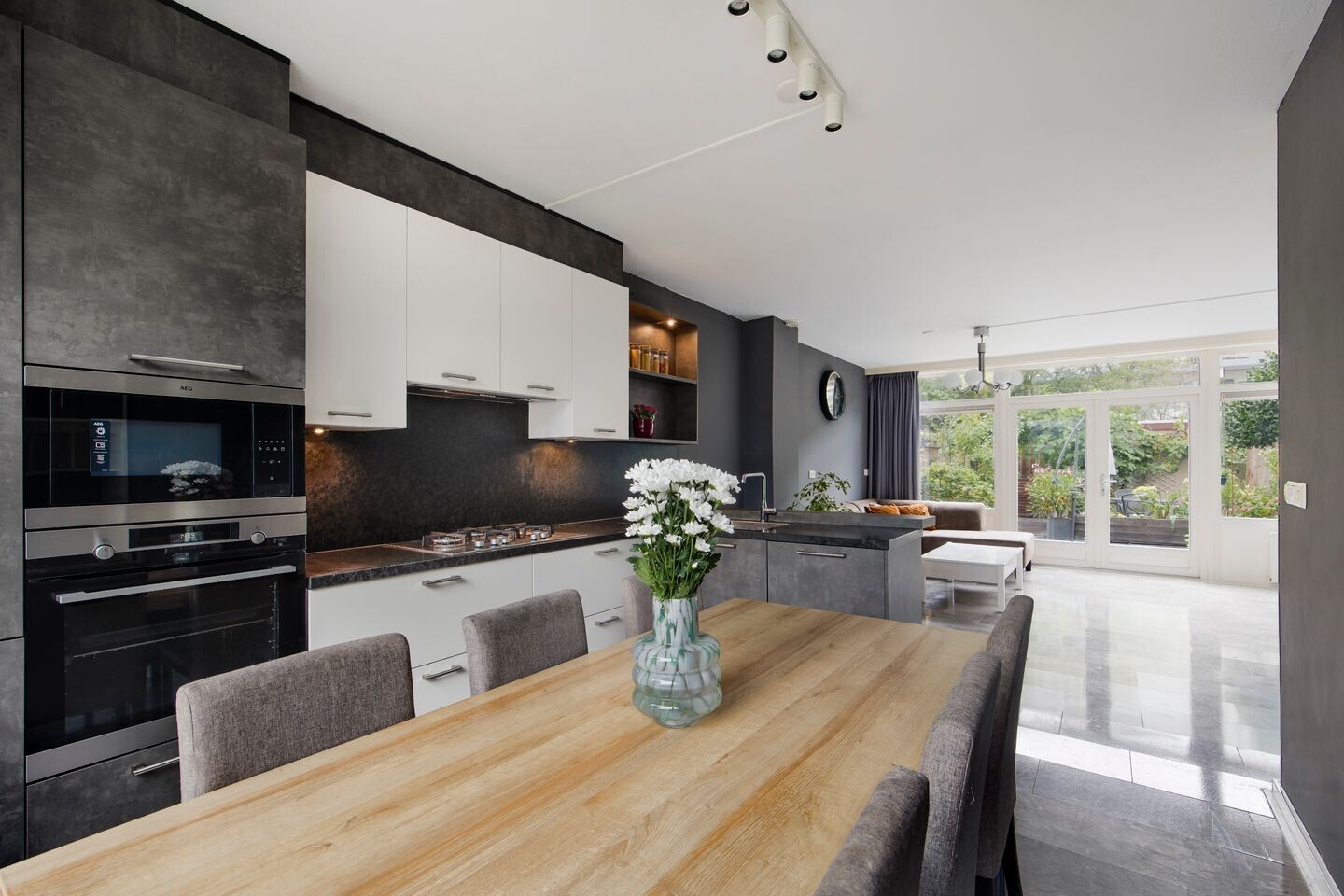 Tussenwoning te koop: Jan van Zutphenstraat 22, Haarlem