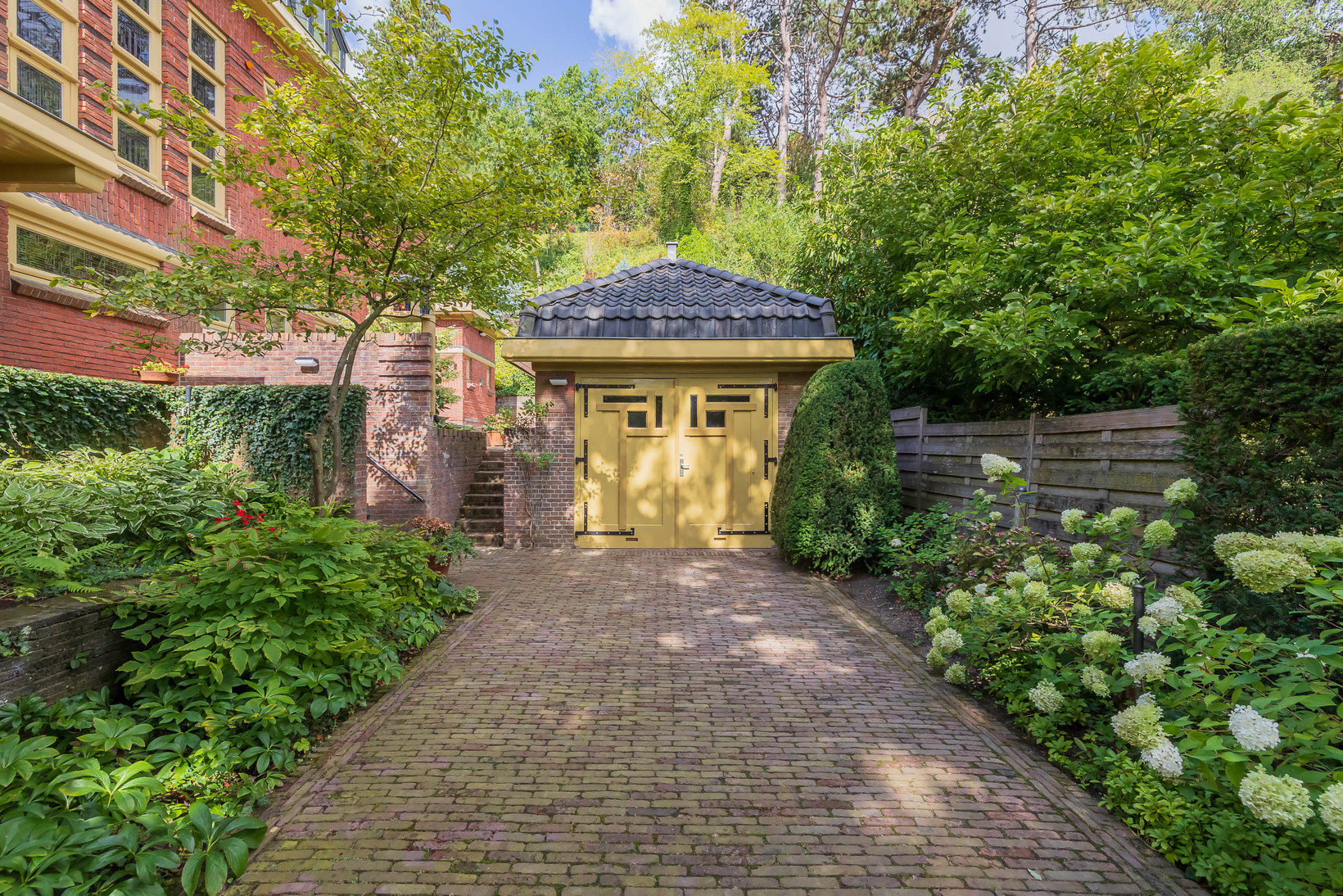 Vrijstaande woning te koop: Lonbar Petrilaan 18, Overveen