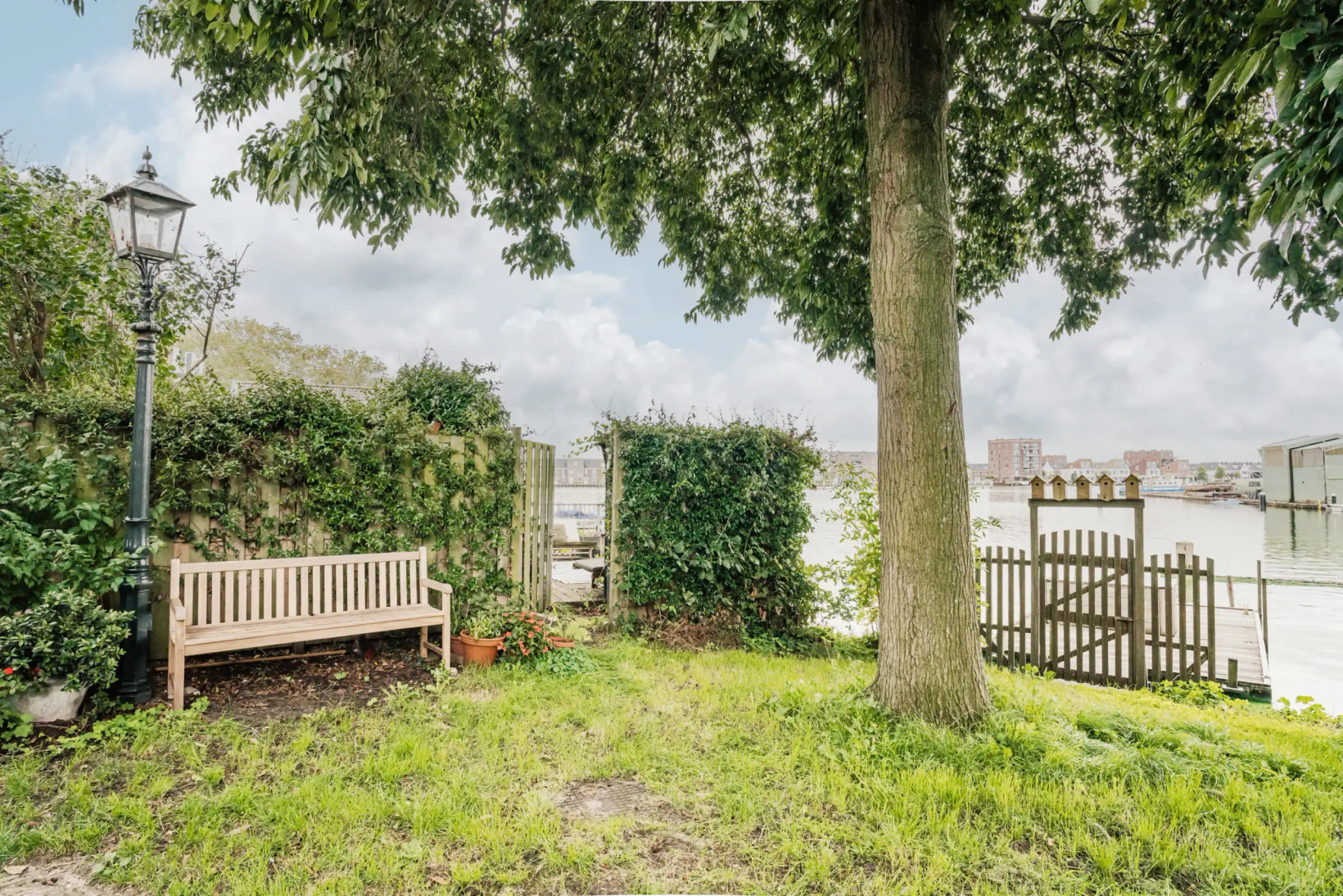 Tussenwoning te koop: IJdijk 17, Spaarndam Gem. Haarlem