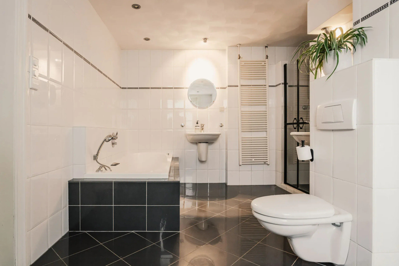 Tussenwoning te koop: IJdijk 17, Spaarndam Gem. Haarlem