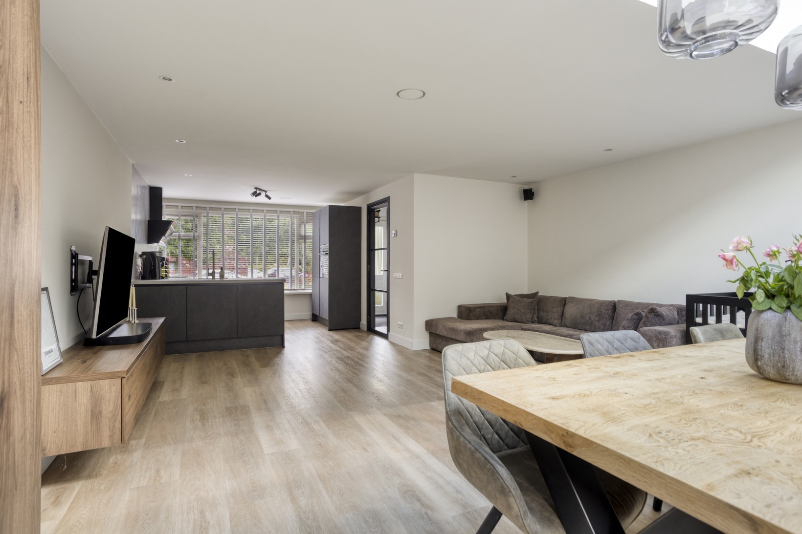 Tussenwoning te koop: Ringweg 43, Spaarndam