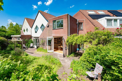 van Meeuwen. 16
