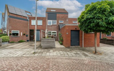 van Meeuwenstraat 8
